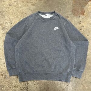 Nike Crewneck Sweatshirt Men’s Small Gray Comfortable Sportswear Classic Casual